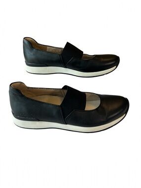 Vionic Cosmic Cadee Black Leather Mary Jane Slip-On Flats Size 7.5